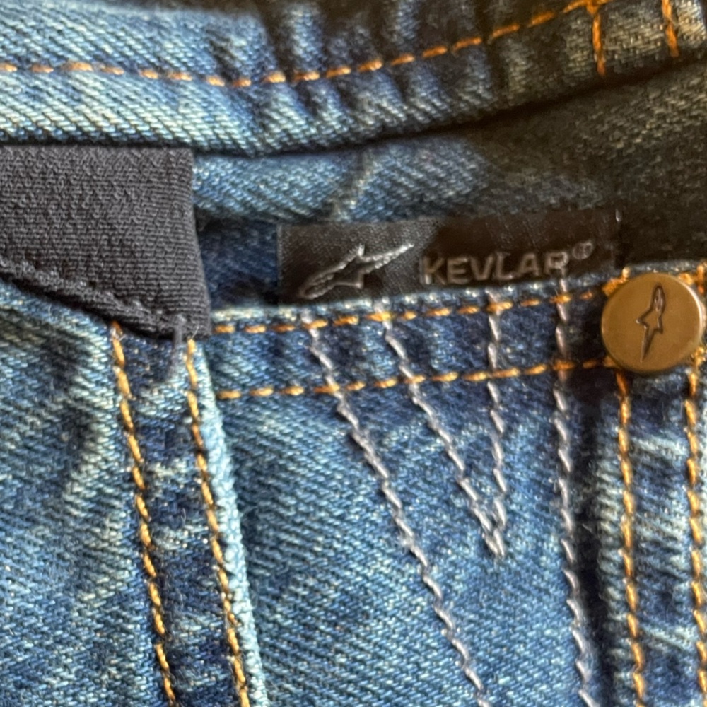Alpinestars Men's motorcycle jeans with Kevlar. Standard wash denim color - Picture 4 of 15